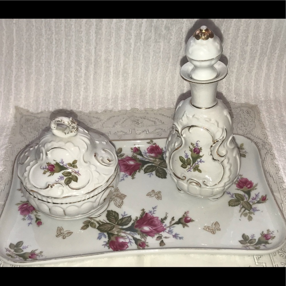 Vintage Bond Ware Vanity set
